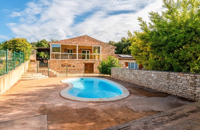Cottage 'De Vacances' with Shared Pool, Wi-Fi and Air Conditioning