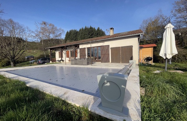 Cottage Chaleureux Avec Piscine Chauffée au Coeur du Beaujolais Vert