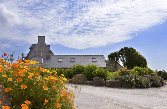 cottage in old renovated farm - indoor pool and spa in outbuilding