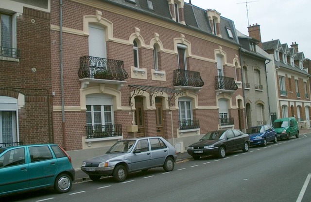 cottage in the city center 5 minutes from the train station
