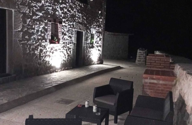 Cottage in the mountains with studio (pet friendly)