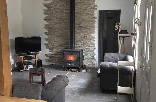 Cottage in the quiet countryside edge of Cherval Chenonceau