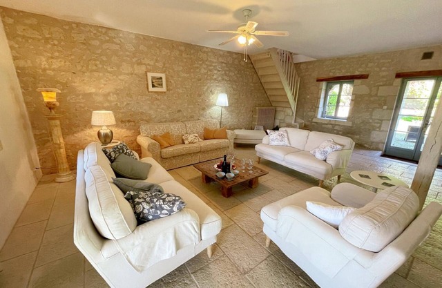 Cottage in Touraine with private pool, spa and WiFi