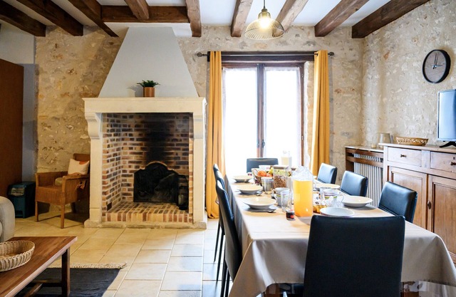 Cottage 'Le Cerisier' with shared garden and Wifi
