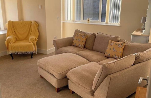 Cottage - Sleeps 4 - Pets Ok - Parking - Garden