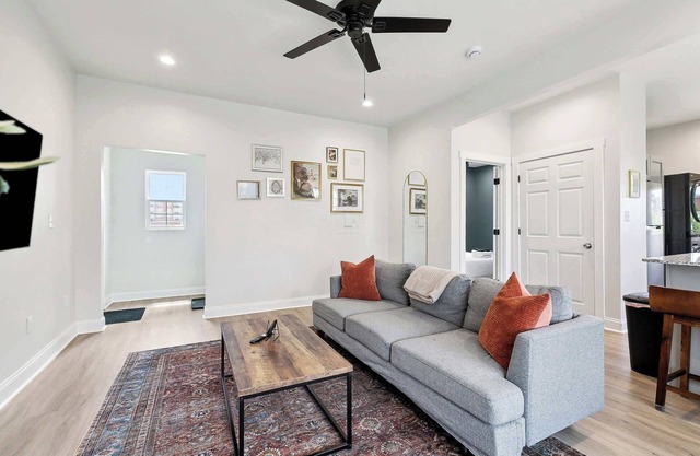 Cottage Vibes in the City - 1BD, 2nd Floor