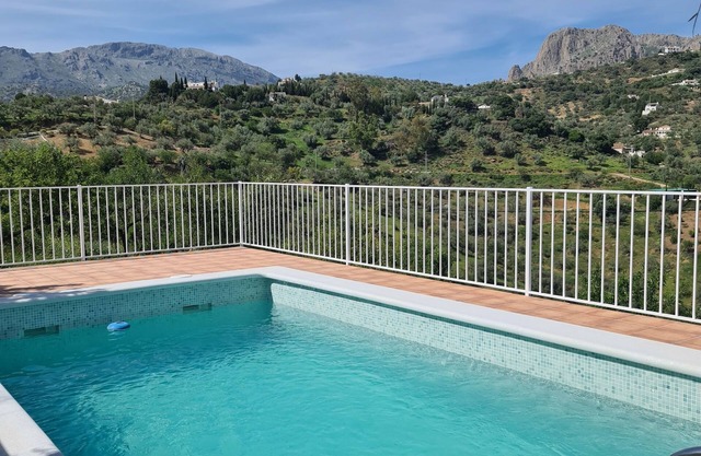 Cottage with big pool in countryside of Malaga