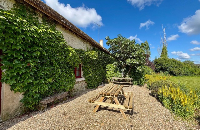 Cottages with shared pool in the Brenne, near historic sites