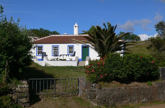 Country home in a quiet, sunny location
