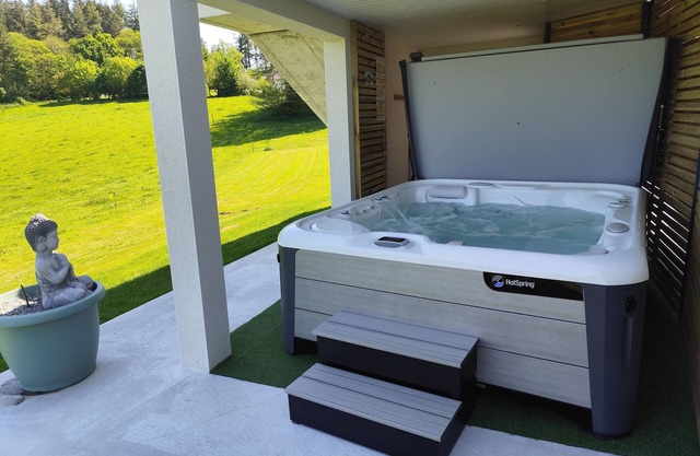 Country apartment with private spa Ideal for a peaceful retreat.