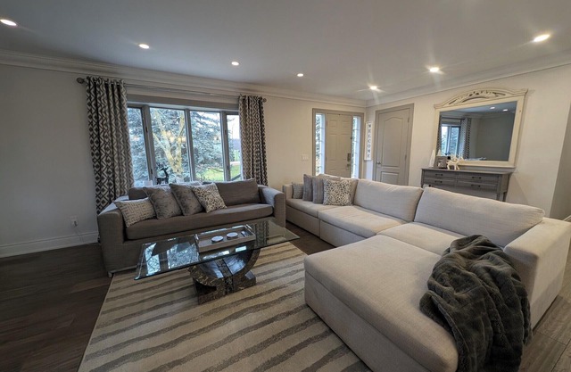 Country Caledon Charm your private oasis, your home away from home.