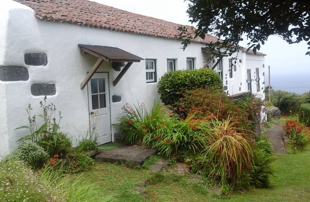 Country Cottage - Cedros, typical Azorien Big House with garden and seaview