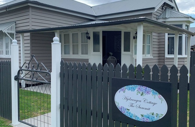 Country cottage in the heart of the Granite Belt