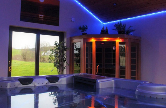 Country Cottage with Luxury Hot Tub