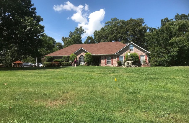Country Estate with Natures' Wonders; EV Charging On Property and Pet-Friendly!
