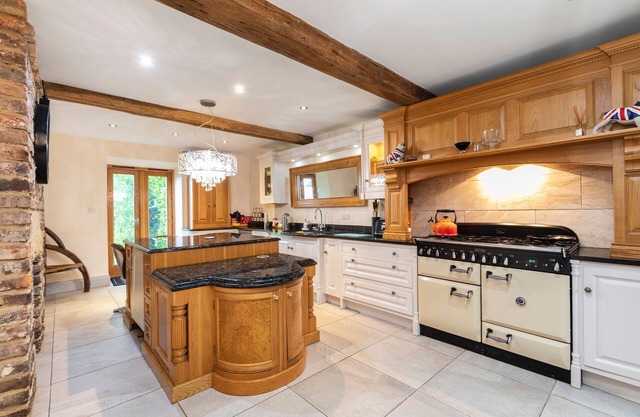 Country Farmhouse, Sleeps 13 & New 8seater Hot Tub