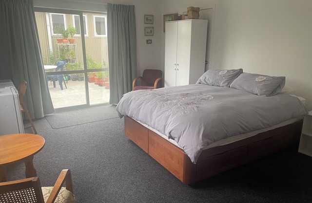 Country Getaway - Studio room with Ensuite in seven-acre landscaped gardens.