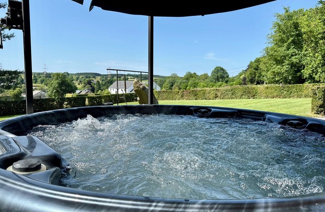 Country gite with bubble bath, sauna and billard