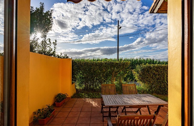 Country House 'Apartamento Amarillo' with Shared Garden