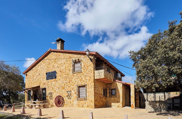 Country House 'Casa El Tío Patricio' with Lake View, Private Pool and Wi-Fi