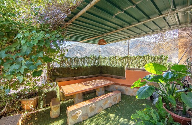 Country House 'Casa Rural La Jirola -La Vivienda 1' with Mountain View, Wi-Fi and Air Conditioning