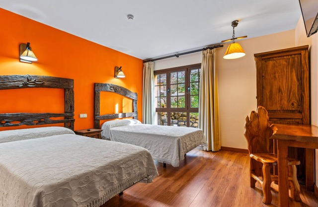 Country House 'El Acebo' with Shared Pool, Shared Garden and Wi-Fi