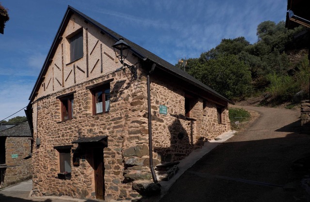 Country House 'El Sardón I' with Mountain View, Wi-Fi and Air Conditioning