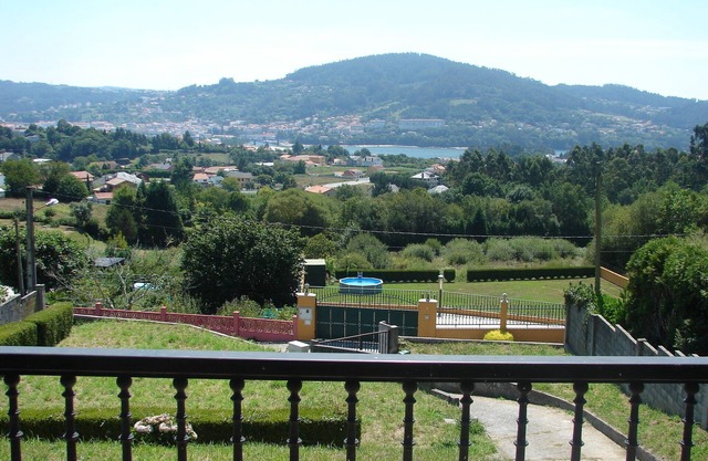 COUNTRY HOUSE WITH EXCELLENT MOUNTAIN VIEWS