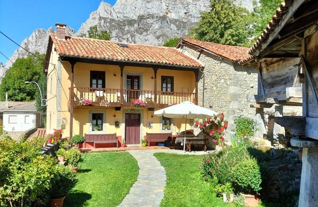 Country House 'El Jermoso' with Mountain View, Private Terrace and Wi-Fi