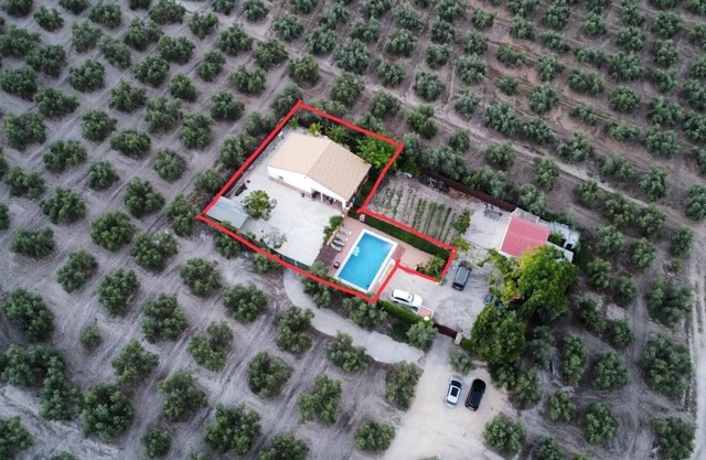 Country House Finca Fuente la Parra in Lucena, ideal for families.