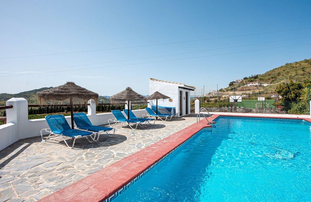 Country House 'La Casa Grande' with Lake View, Shared Pool and Wi-Fi