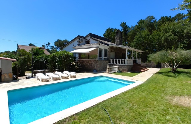 Country House 'Los Pinos' with Mountain View, Private Pool and Wi-Fi