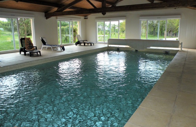 COUNTRY HOUSE, PRIVATE HEATED AND COVERED SWIMMING POOL (INDRE)
