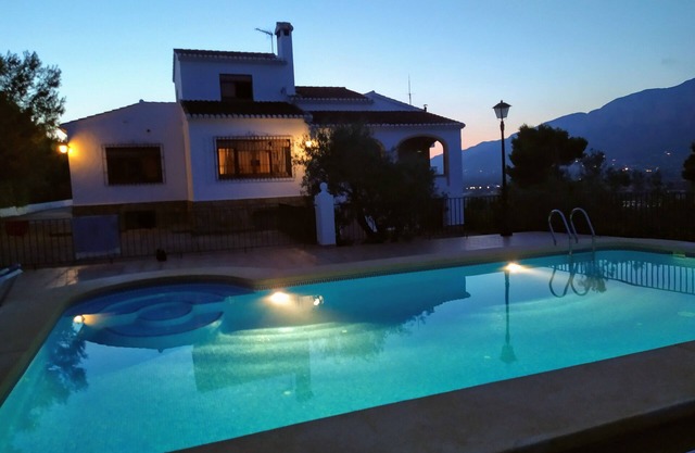 Country house with beautiful views of the sea and the mountains