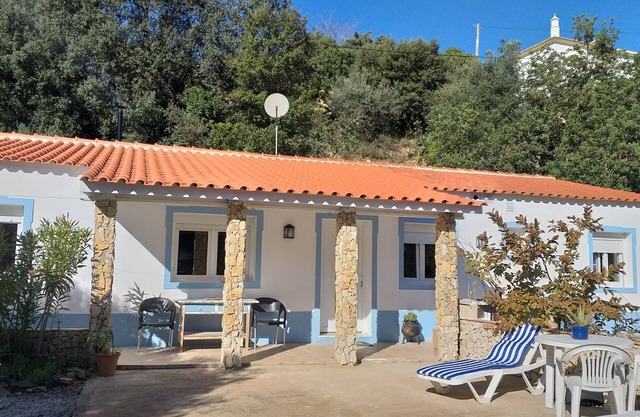 COUNTRY HOUSE WITH SWIMMING POOL, IN A QUIET LOCATION 15 MINUTES FROM THE BEACH