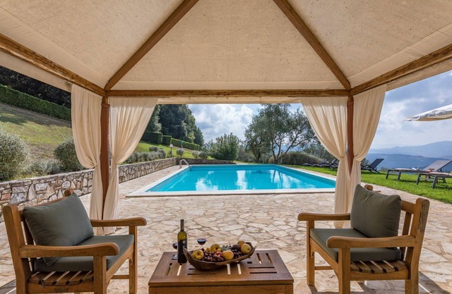 Country Resort in Gambassi Terme with 3 bedrooms sleeps 6