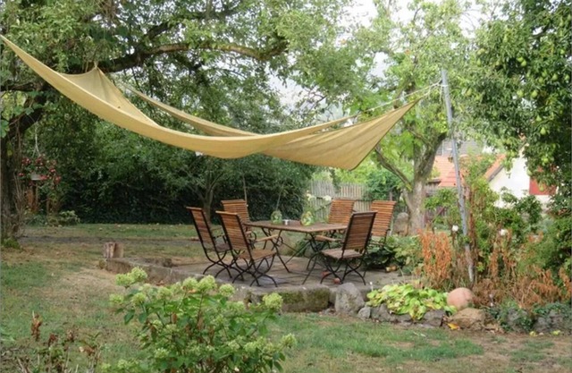 Country-style vacation apartment with garden