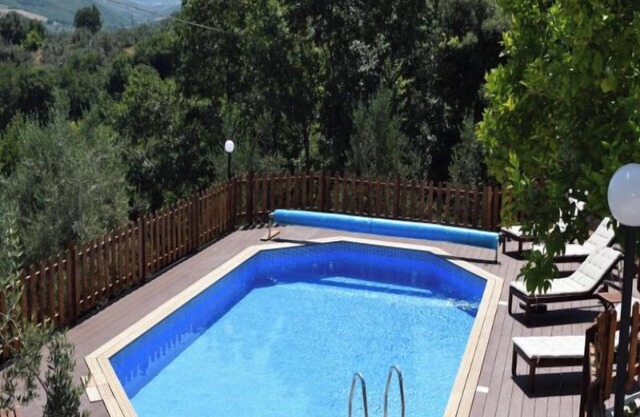 Country villa with private pool , olive grove , views and close to restaurants