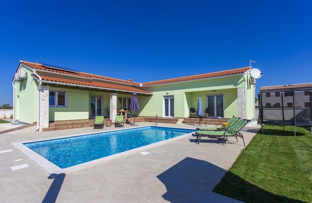 Countryside Comfort Villa with Private Pool in Village Štokovci