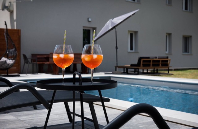 Countryside villa with 6 bedrooms and large pool