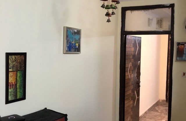 Couple friendly, Alcohol & Smoking Allowed and Independent Entry