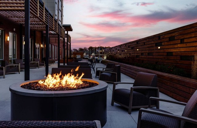 Courtyard By Marriott Madison