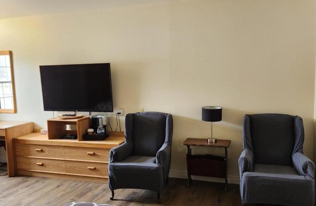 Covered Bridge Inn & Suites