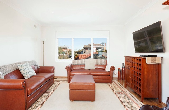 Cowper Apartment -Close to Beach and City