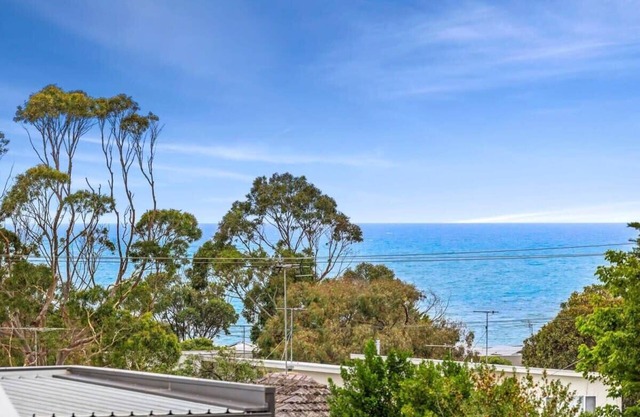Cowrie House: Ocean Views, 500m to Fisho’s Beach