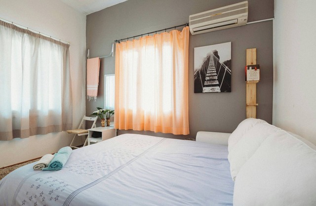 Cozy 1-bedroom apartment in fantastic indirapuram with AC