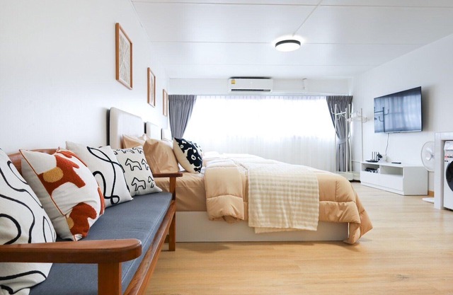 Cozy 1-Bedroom Condo near IMPACT Arena, 3 Beds, Wi-Fi, A/C and Washing Machine