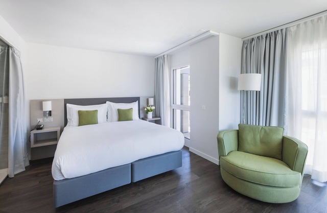 Cozy 1-bedroom hotel with fitness room, WiFi in charming Nyon
