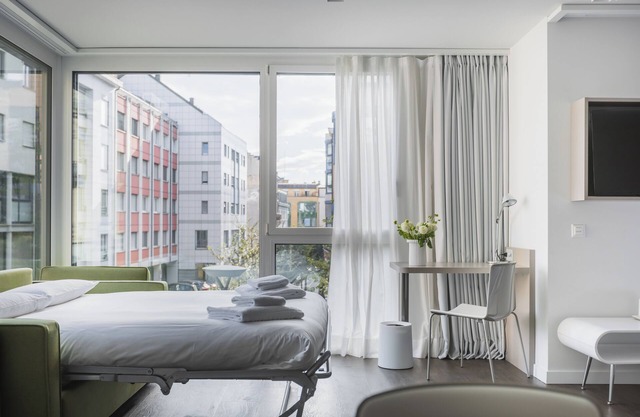 Cozy 1-bedroom hotel with fitness room, WiFi in fabulous Nyon