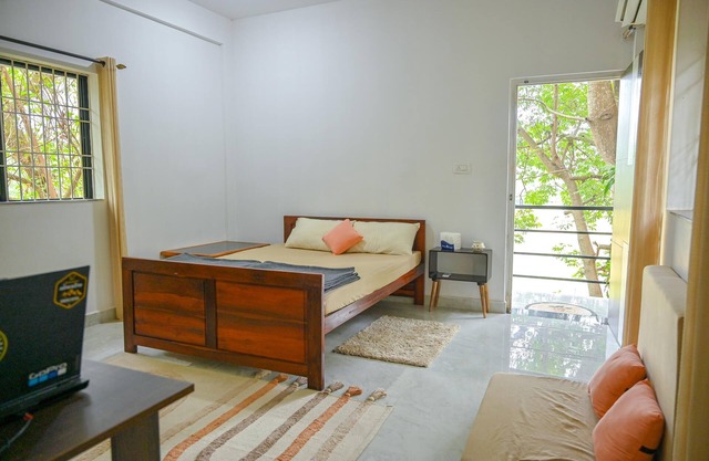 Cozy 1-bedroom private house with countryside view.